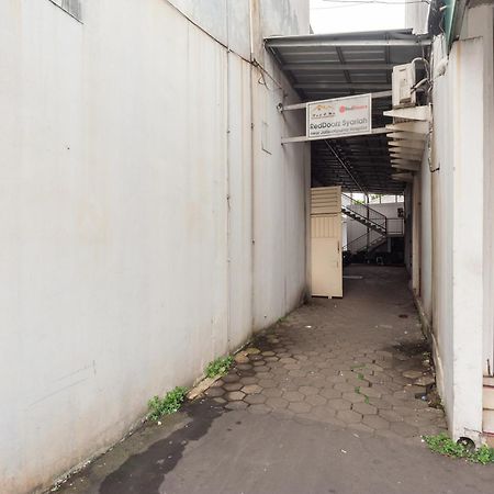 Hotel Reddoorz Syariah Near Jatisampurna Hospital Bekasi Esterno foto