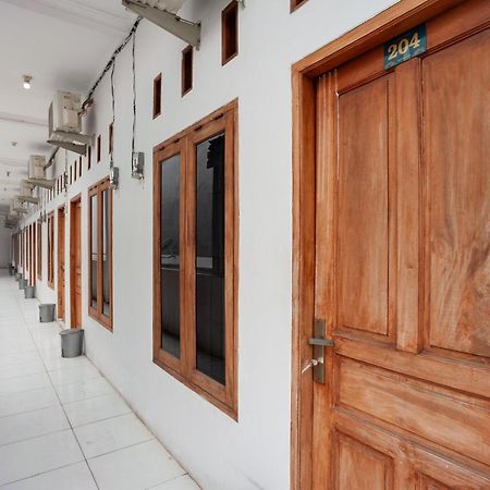 Hotel Reddoorz Syariah Near Jatisampurna Hospital Bekasi Esterno foto