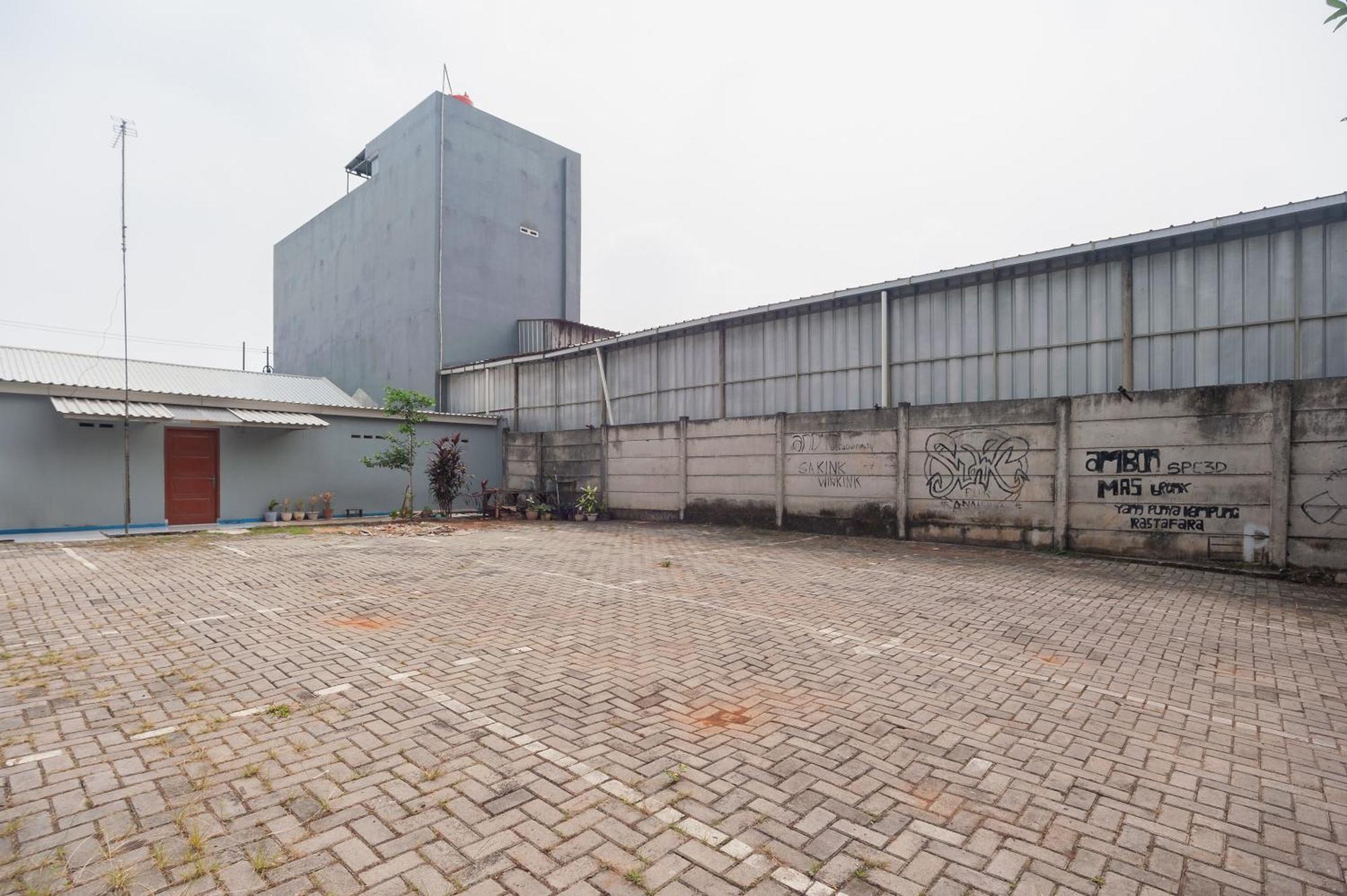 Hotel Reddoorz Syariah Near Jatisampurna Hospital Bekasi Esterno foto