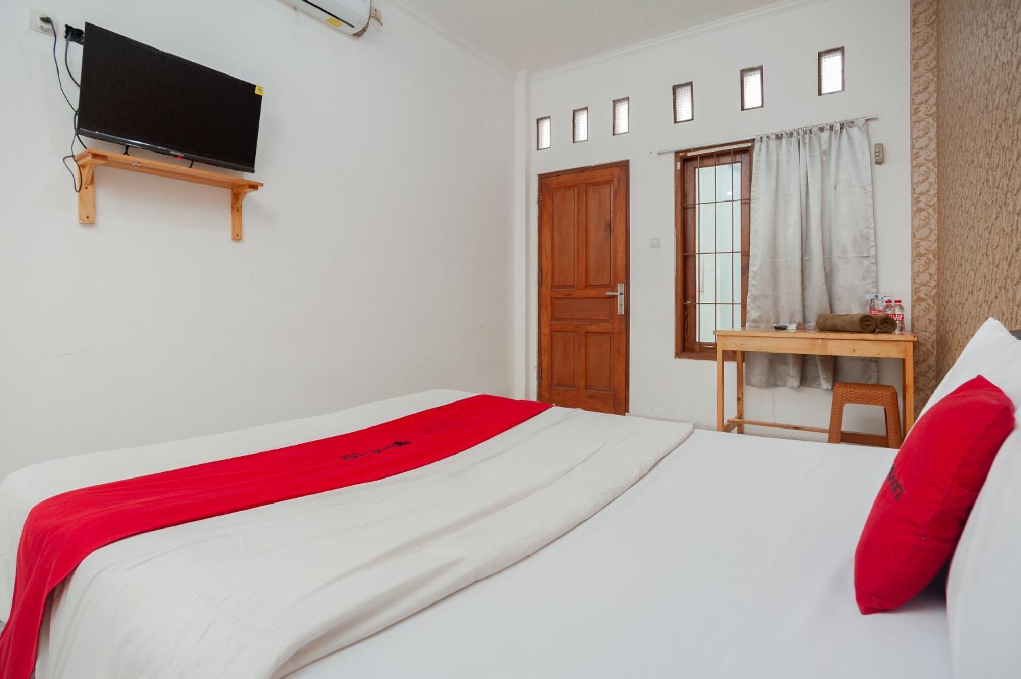 Hotel Reddoorz Syariah Near Jatisampurna Hospital Bekasi Esterno foto