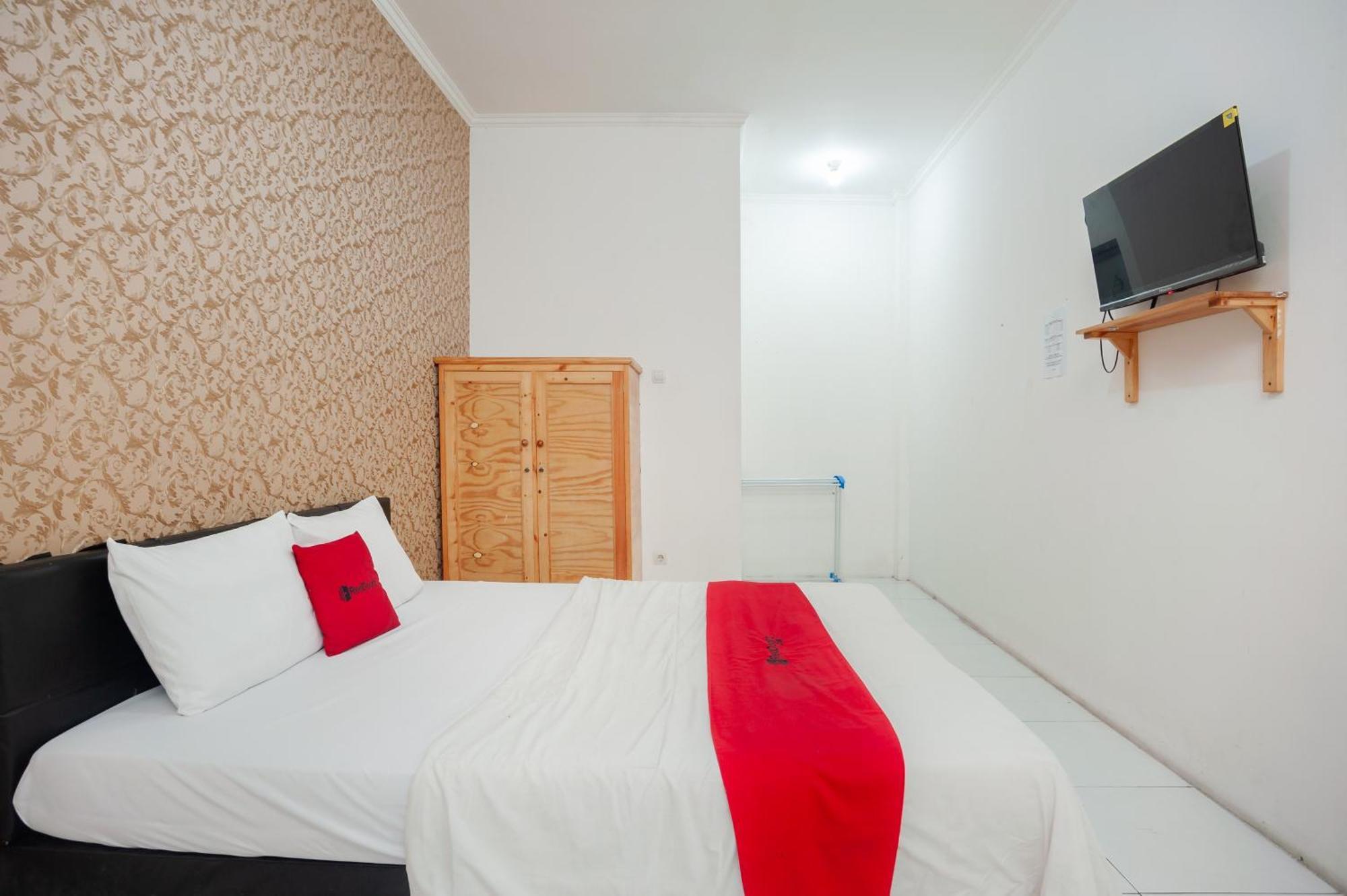 Hotel Reddoorz Syariah Near Jatisampurna Hospital Bekasi Esterno foto
